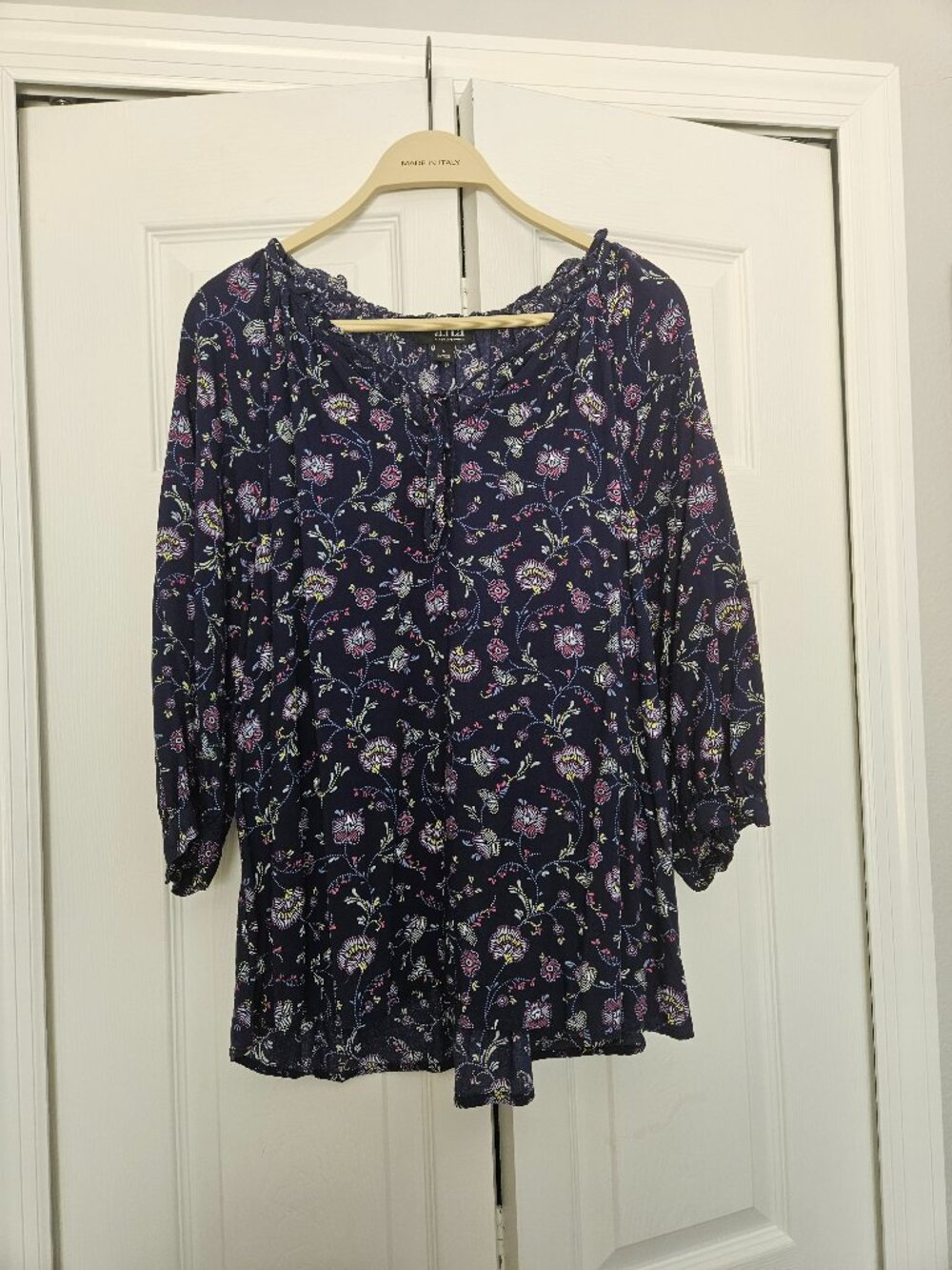 Long-Sleeve Casual Blouse with collar ties